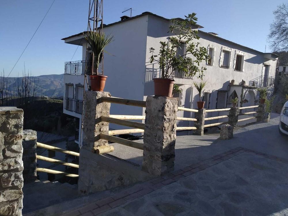 Alojamiento Rural Mirador Del Avellano อัลปูฮาร์รา เด ลา เซียร์รา ภายนอก รูปภาพ